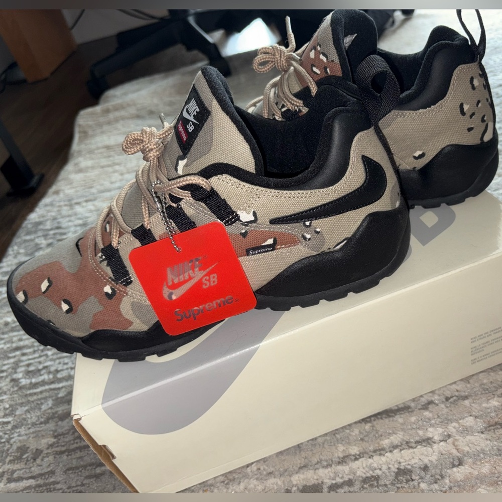 Nike SB x Supreme Darwin Low